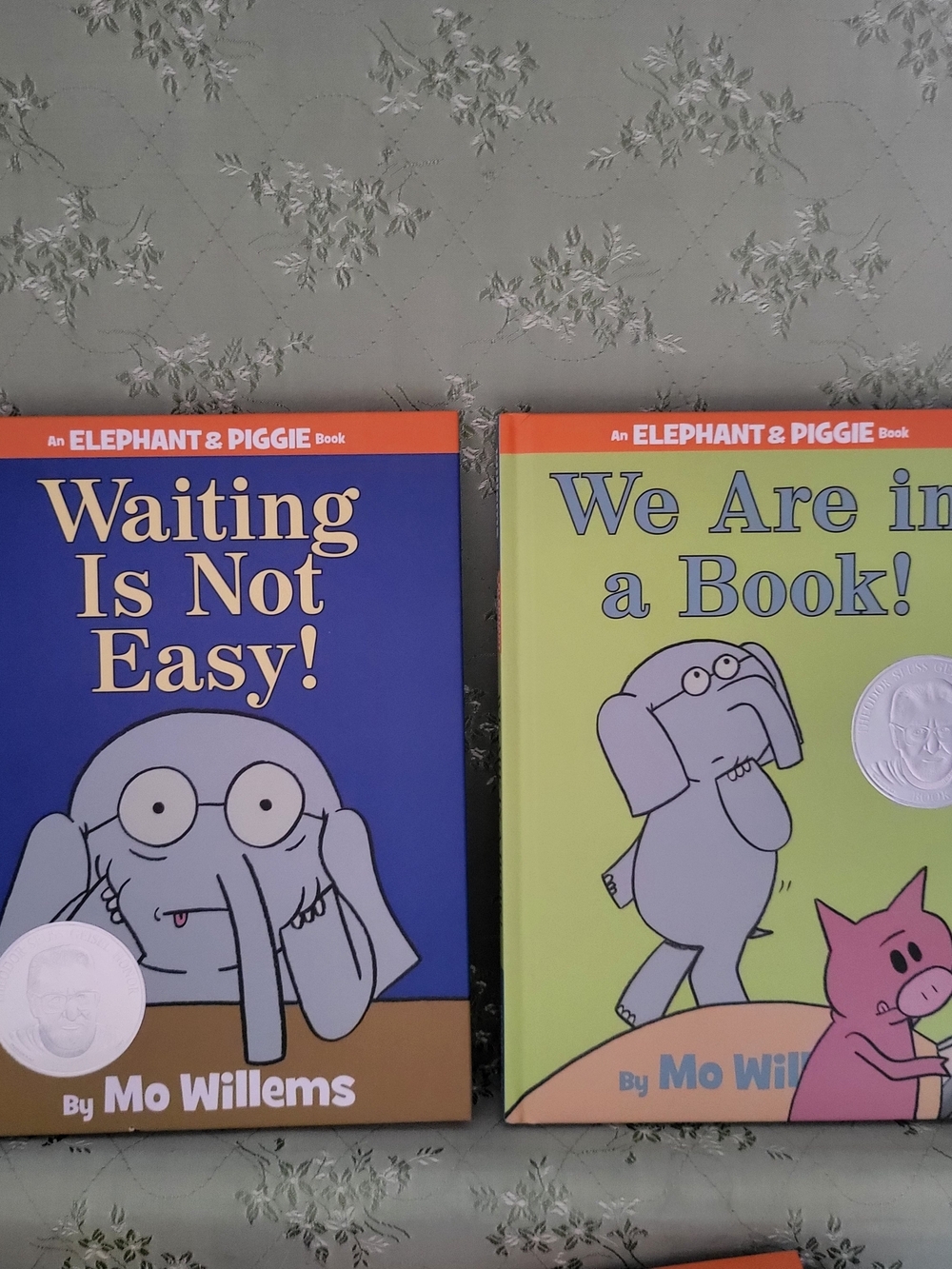 Elephant & Piggie Book - Book Award Stamp/sticker